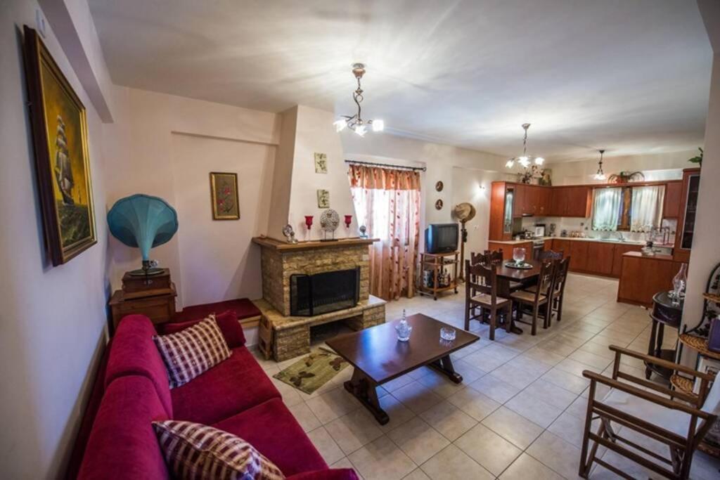 Kelly'S Villa In Stoupa Neokhorion  Εξωτερικό φωτογραφία