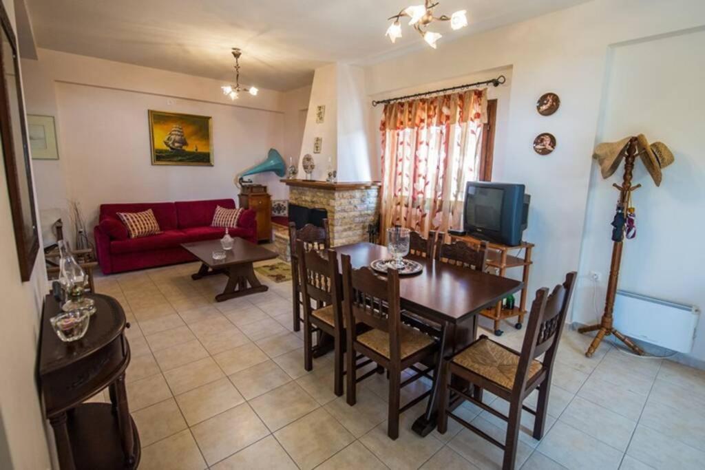 Kelly'S Villa In Stoupa Neokhorion  Εξωτερικό φωτογραφία